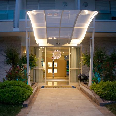 Hotel Hiki 3 Superior Bibione Bagian luar foto
