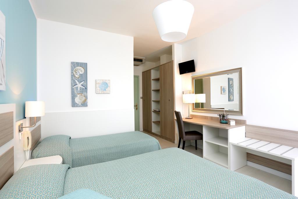 Hotel Hiki 3 Superior Bibione Bagian luar foto
