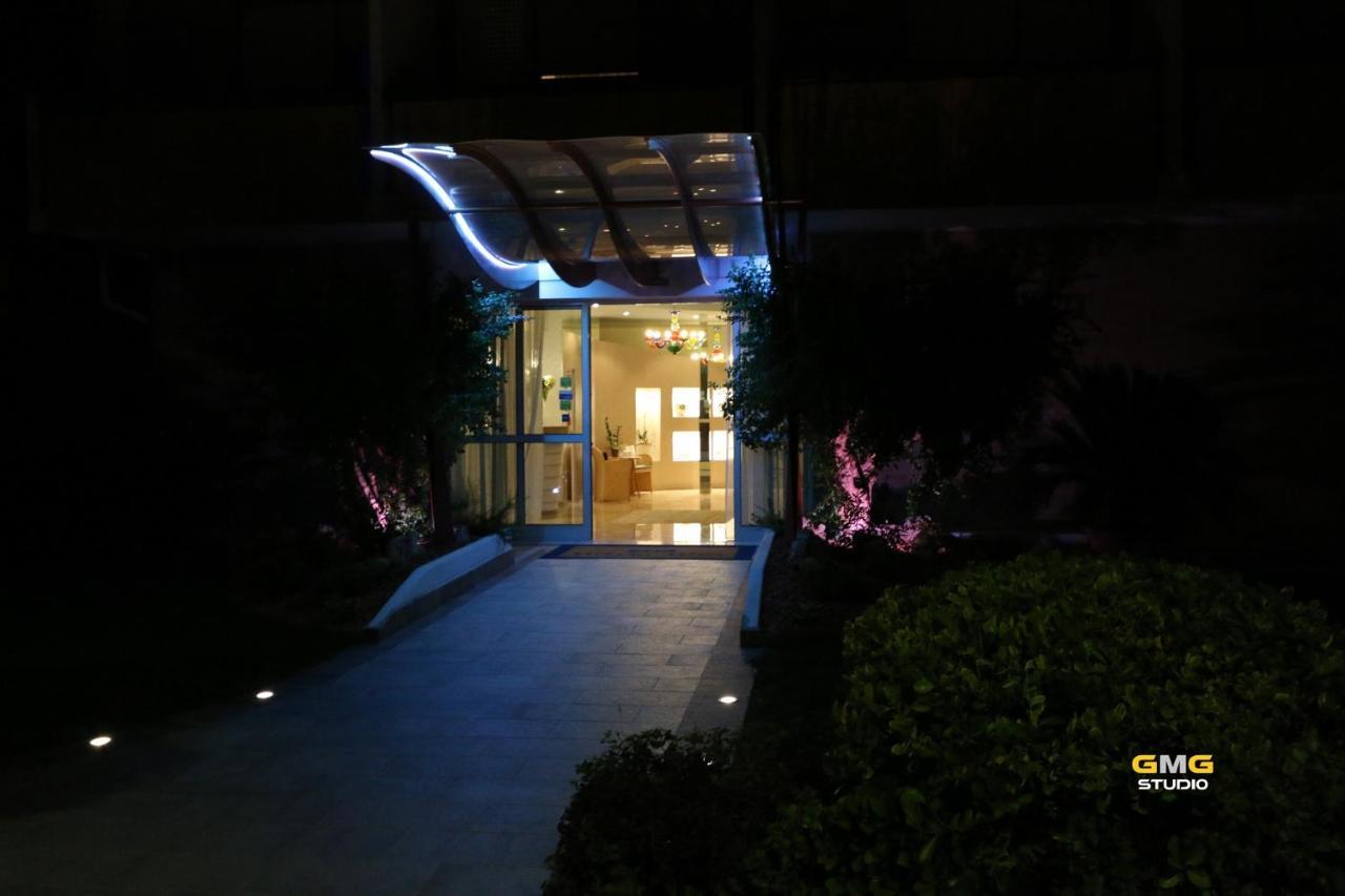 Hotel Hiki 3 Superior Bibione Bagian luar foto