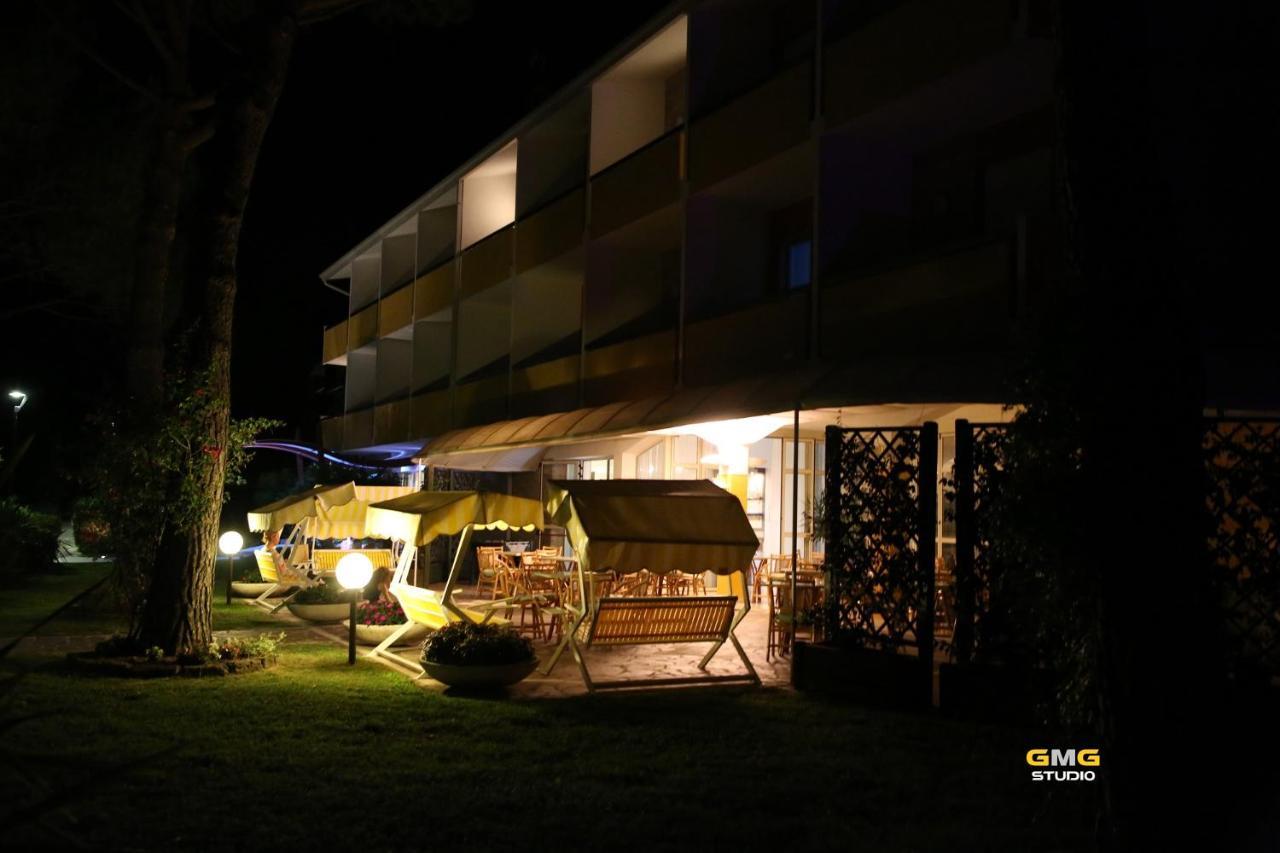 Hotel Hiki 3 Superior Bibione Bagian luar foto