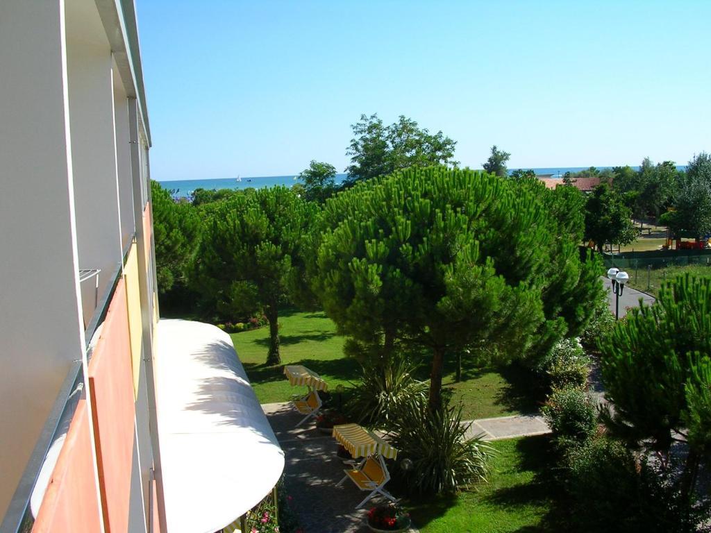 Hotel Hiki 3 Superior Bibione Bagian luar foto